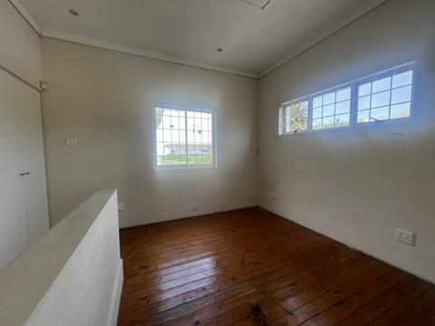 1 Bedroom Property for Sale in Vredehoek Western Cape